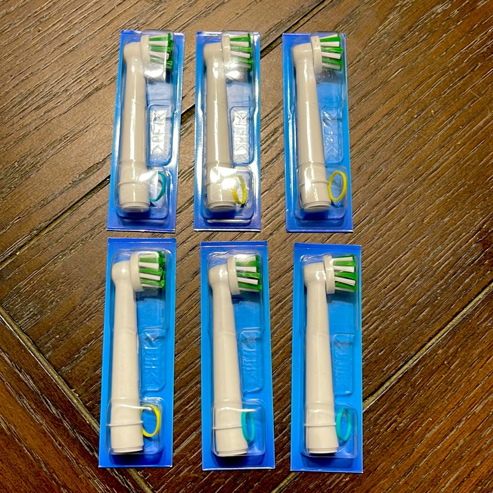 Lot of 6 Oral-B Electric Toothbrush Replacement Heads 4 704 132-00
